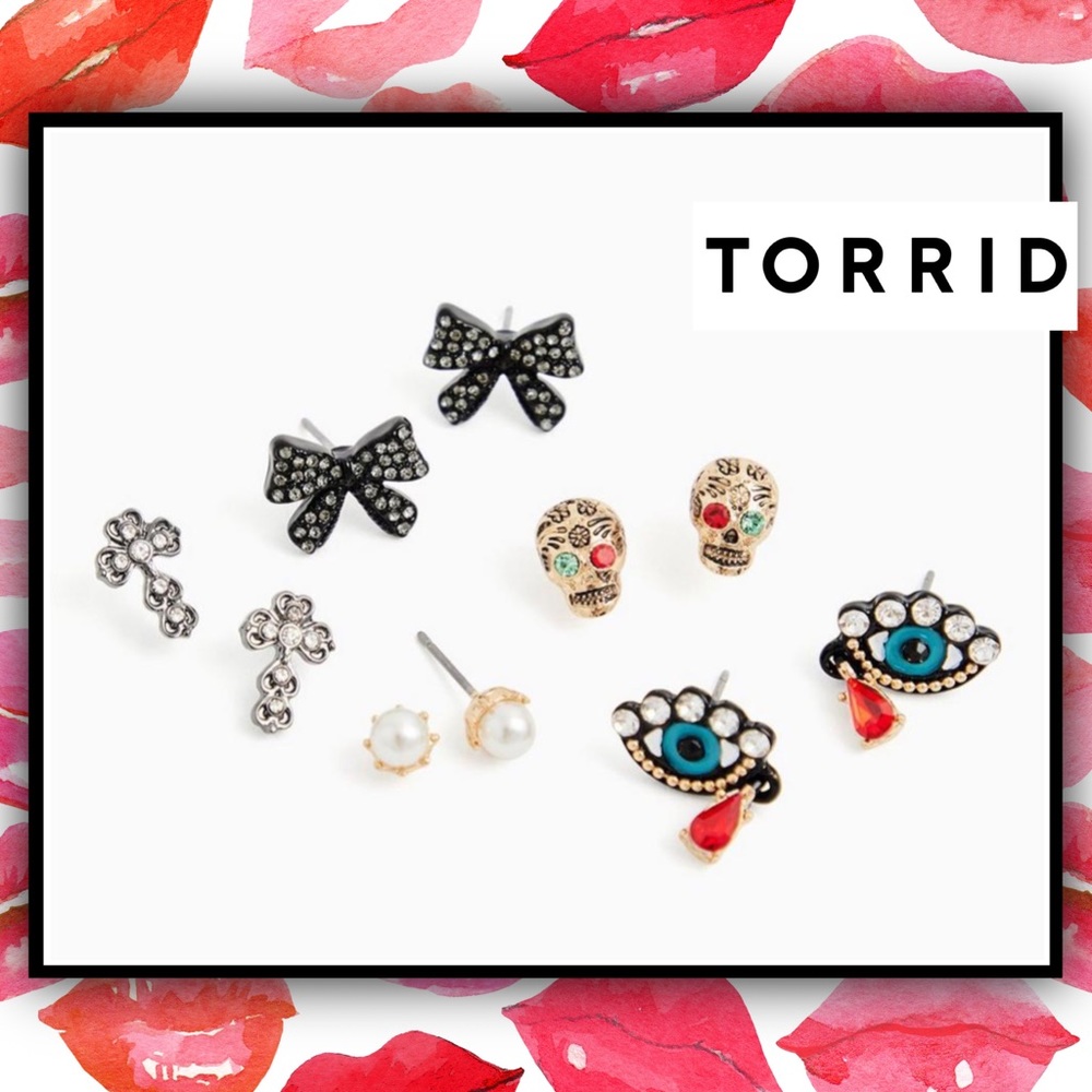 🥰NEW🥰 BETSEY JOHNSON Post Earrings